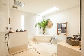 sol N1 Incredible 4 Bds Villa Near Finns Club