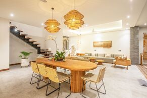 sol N1 Incredible 4 Bds Villa Near Finns Club