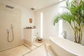 sol N1 Incredible 4 Bds Villa Near Finns Club