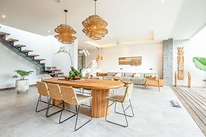 sol N1 Incredible 4 Bds Villa Near Finns Club