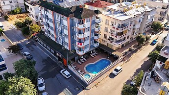 cleopatra king apart hotel