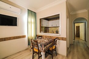 cleopatra king apart hotel