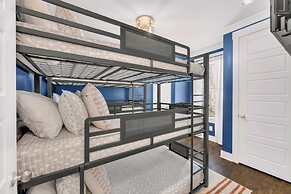 Close to DT Game Garage Bar Large Living Room