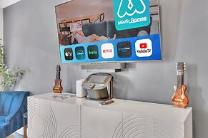 Close to DT Game Garage Bar Large Living Room