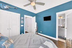 Close to DT Game Garage Bar Large Living Room