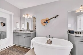 Close to DT Game Garage Bar Large Living Room