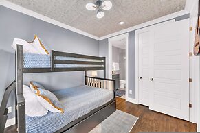 Close to DT Game Garage Bar Large Living Room