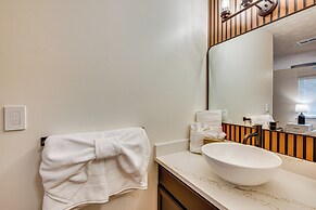 Near Gicc & ATL Airport: Modern Townhome!