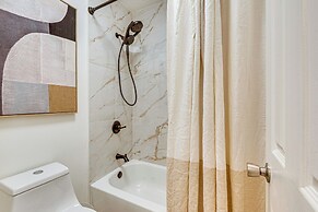 Near Gicc & ATL Airport: Modern Townhome!