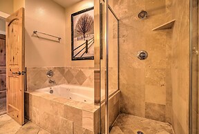 Mammoth Lakes Townhome - 10-min Walk to Village!