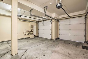 Mammoth Lakes Townhome - 10-min Walk to Village!