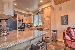 Mammoth Lakes Townhome - 10-min Walk to Village!