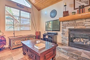 Mammoth Lakes Townhome - 10-min Walk to Village!