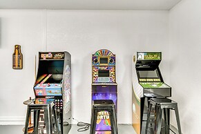 10 Mi to Public Beaches: Coastal Florida Retreat