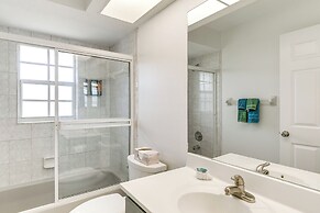 10 Mi to Public Beaches: Coastal Florida Retreat