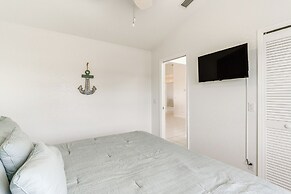 10 Mi to Public Beaches: Coastal Florida Retreat