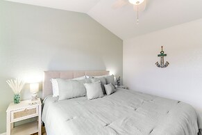 10 Mi to Public Beaches: Coastal Florida Retreat