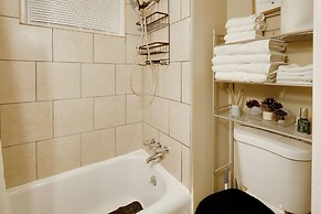 1 Mi to Dtwn Wilmington: Convenient + Cozy Home!