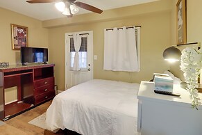 1 Mi to Dtwn Wilmington: Convenient + Cozy Home!