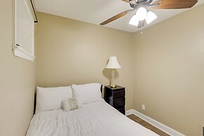 1 Mi to Dtwn Wilmington: Convenient + Cozy Home!