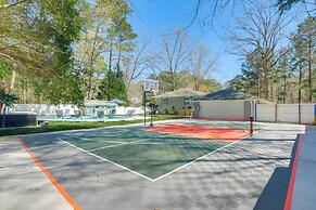 7 Mi to Dtwn Durham: Home w/ Hot Tub & Game Room!