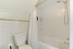 7 Mi to Dtwn Durham: Home w/ Hot Tub & Game Room!