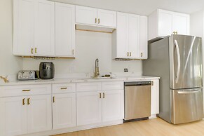 7 Mi to Dtwn Durham: Home w/ Hot Tub & Game Room!