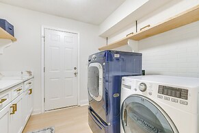 7 Mi to Dtwn Durham: Home w/ Hot Tub & Game Room!