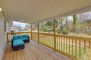 1 Mi to Dtwn Lynchburg: Charming Family Home!