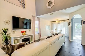 9 Mi to Beach: Peaceful Riverview Home w/ Patio