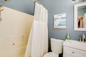 9 Mi to Beach: Peaceful Riverview Home w/ Patio