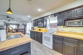 Outdoorsy Getaway Near Atoka: Hunt, Fish & Relax!