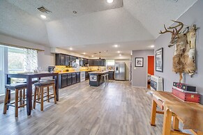 Outdoorsy Getaway Near Atoka: Hunt, Fish & Relax!