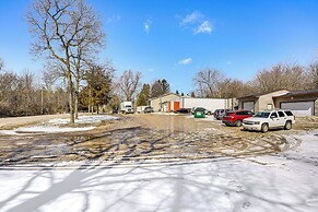 2 Mi to Road America: Pet-friendly Duplex!