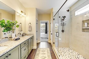 Gated Community w/ Perks: North Carolina Hideaway