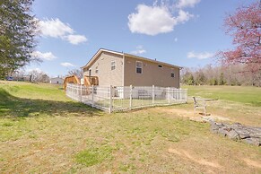 5 Mi to Dtwn Fredericksburg: Family Gem w/ Yard