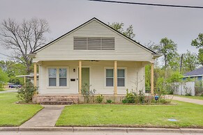 Half-mi to Dtwn Lufkin: Charming & Spacious Home!
