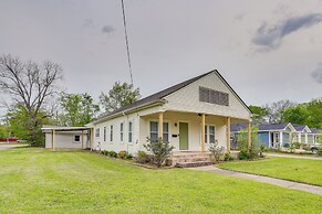 Half-mi to Dtwn Lufkin: Charming & Spacious Home!