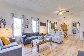 Half-mi to Dtwn Lufkin: Charming & Spacious Home!