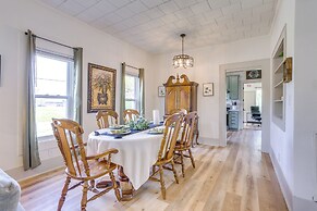 Half-mi to Dtwn Lufkin: Charming & Spacious Home!