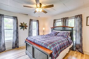 Half-mi to Dtwn Lufkin: Charming & Spacious Home!