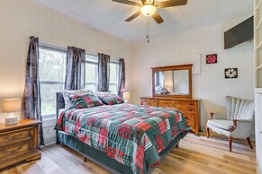 Half-mi to Dtwn Lufkin: Charming & Spacious Home!