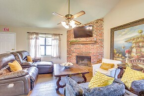 6 Mi to Ellen Trout Zoo: Family Home w/ Yard!