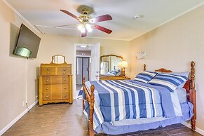 6 Mi to Ellen Trout Zoo: Family Home w/ Yard!