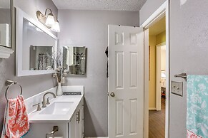 6 Mi to Ellen Trout Zoo: Family Home w/ Yard!