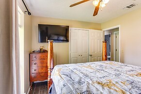 6 Mi to Ellen Trout Zoo: Family Home w/ Yard!