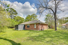 6 Mi to Ellen Trout Zoo: Family Home w/ Yard!
