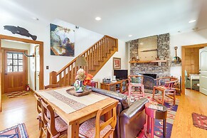 Dock, Canoe & Patio: Lakeside Cottage in Alabama