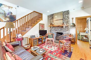 Dock, Canoe & Patio: Lakeside Cottage in Alabama