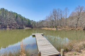 Dock, Canoe & Patio: Lakeside Cottage in Alabama
